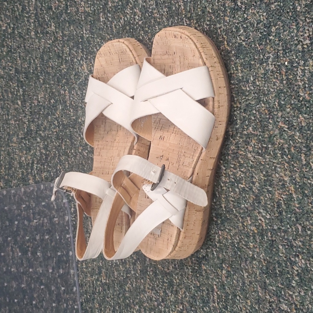 Cream size 6 Kork Sandals